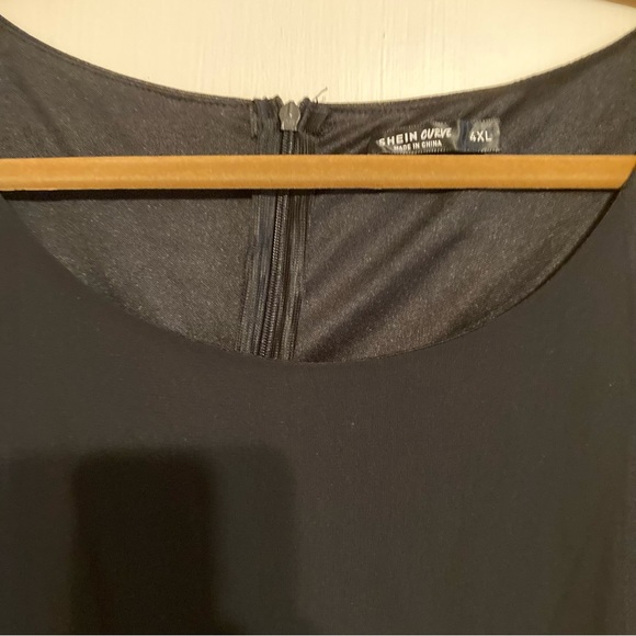 Plus color block mesh overlay pleated detail black white dress - Picture 3 of 8